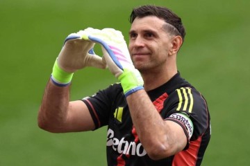 曝曼联签大马丁计划!拉爵省钱希望与维拉交换球员,加纳乔成关键