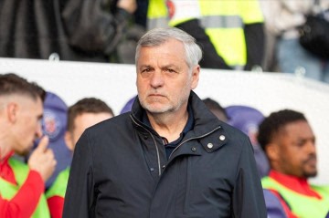 58岁前北京国安主帅发力,带队避免连败,迅速跃升法甲第4