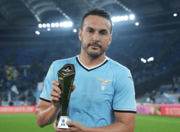 37岁神锋意甲炸裂表演:绝境连轰两球救主,巴萨旧将创造队史神迹