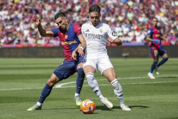 西甲第35轮:皇马3-4客场惜败巴萨,主教练安切洛蒂只能干瞪眼