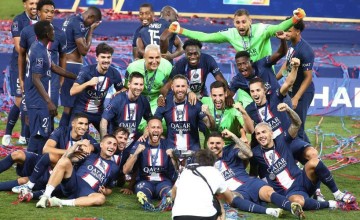 法甲焦点战：斯特拉斯堡主场挑战巴黎圣日耳曼，黑马能否逆袭？