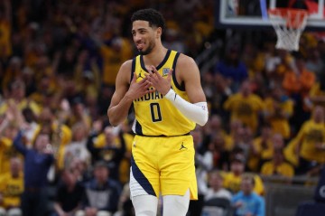 哈利季后赛最强一战 主帅斗智锡伯杜已然完败?