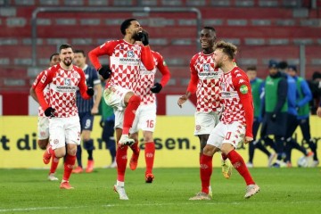 德甲焦点战:美因茨主场争胜,沃夫斯堡客场逆袭?